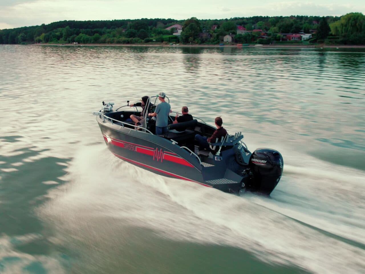 Ultra Marine SH-serie op het water